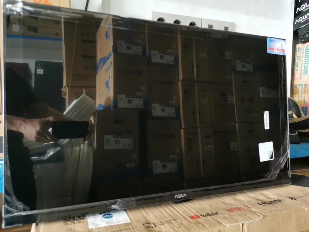 Design Digital TV Aqua AQT32K70M