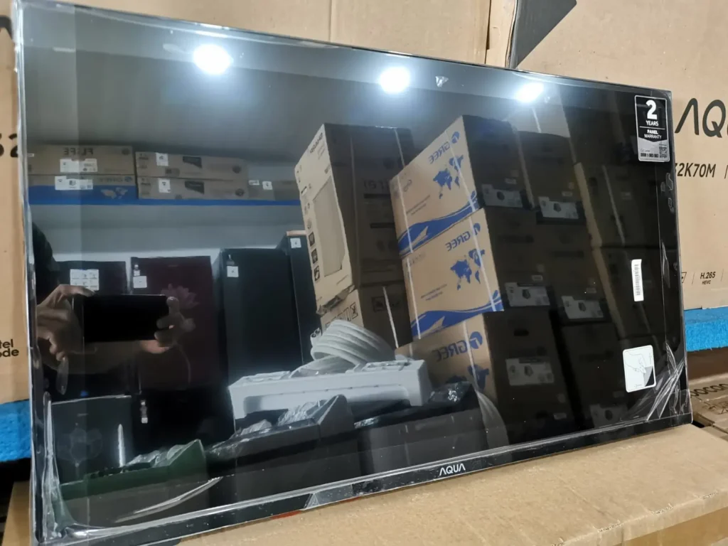 Design Android TV Aqua AQT32K701A