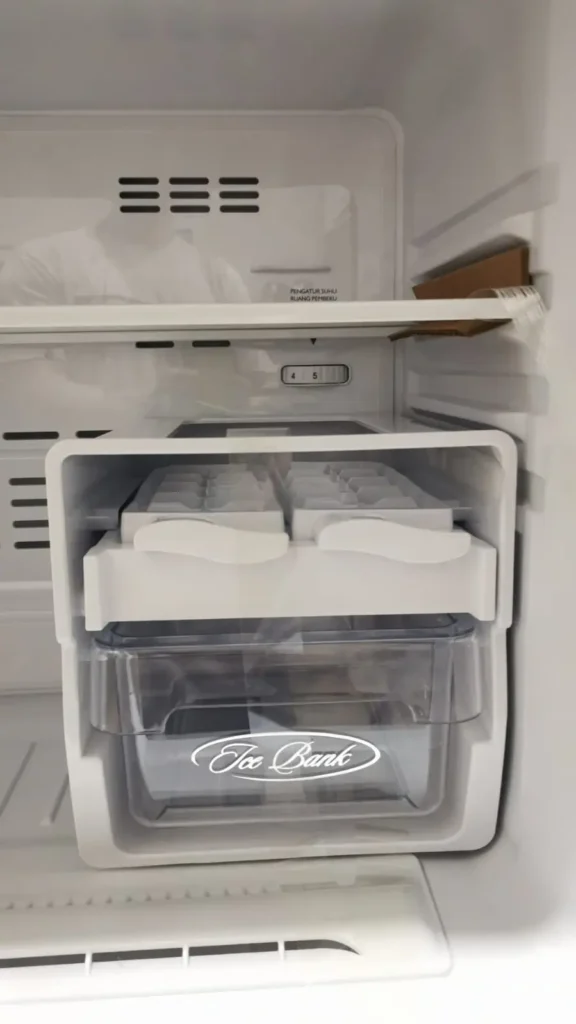 Ice Twist Box Kulkas Polytron PRW-23MNX