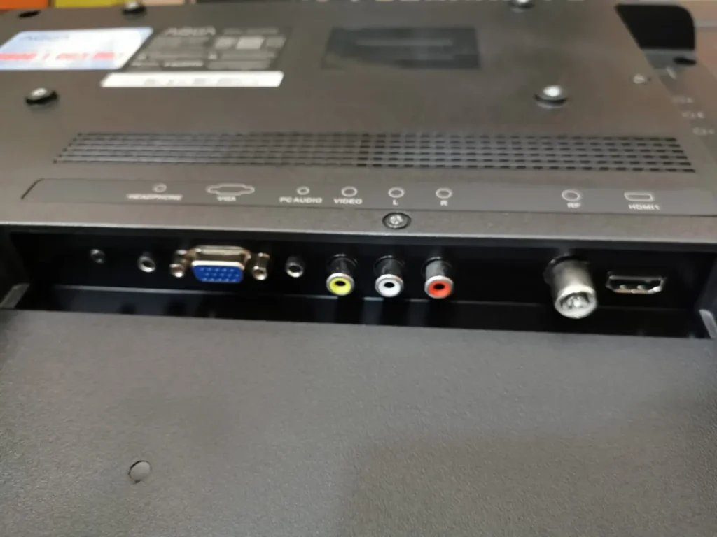 Input Bawah Digital TV Aqua AQT32K70M