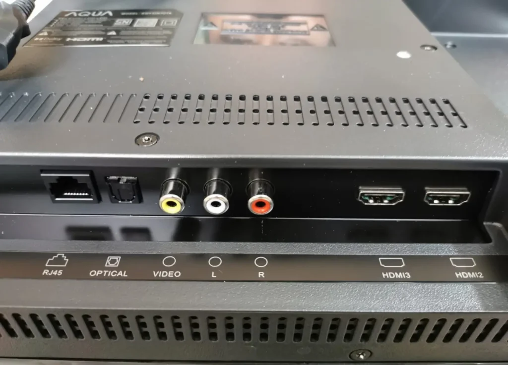 Input Bawah Android TV Aqua AQT32K701A