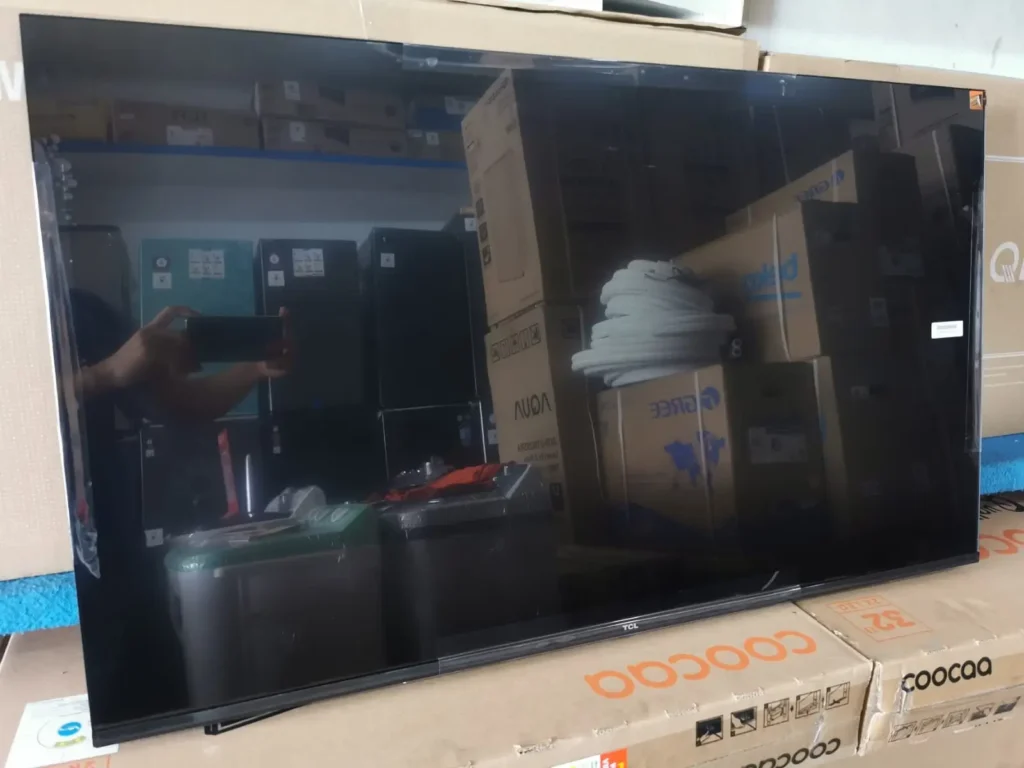 Design Android TV TCL 43V5C